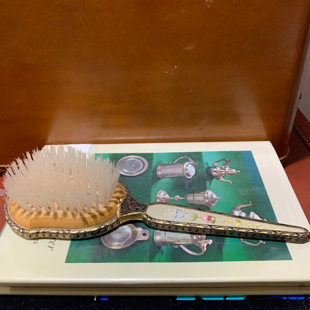 VINTAGE LARGE FLORAL DESIGN HAIR BRUSH FOR ALL HAIR TYPES